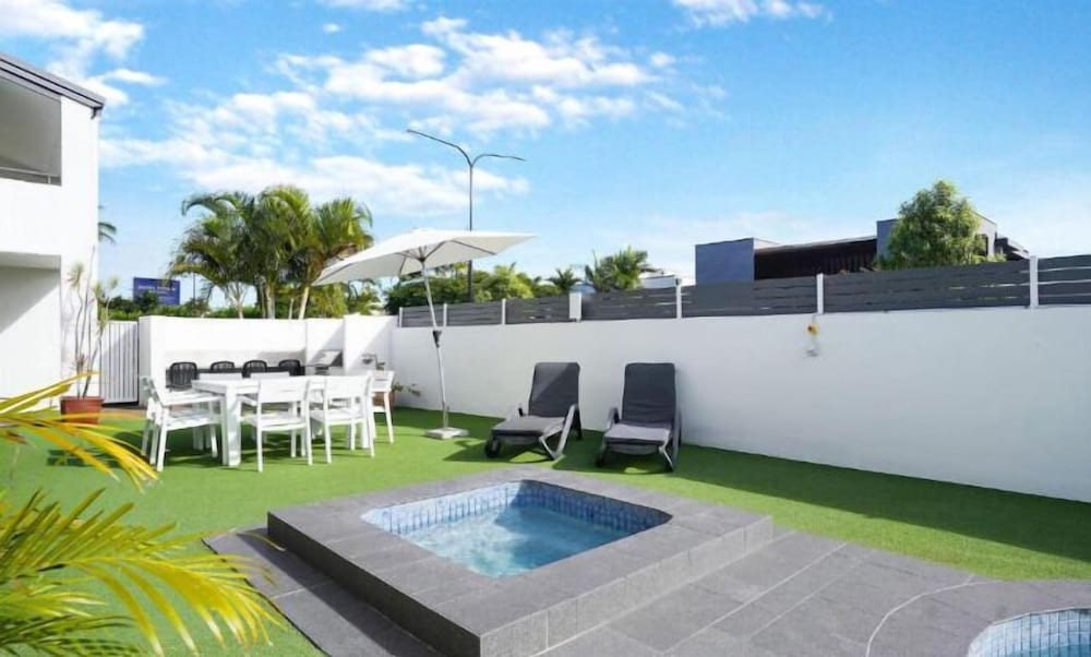 Noosa Parade Holiday Inn