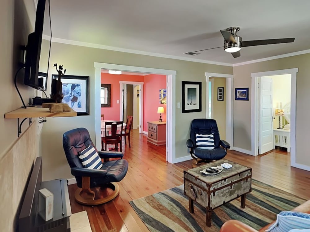 CB Sunshine Cottage by Carolina Retreats