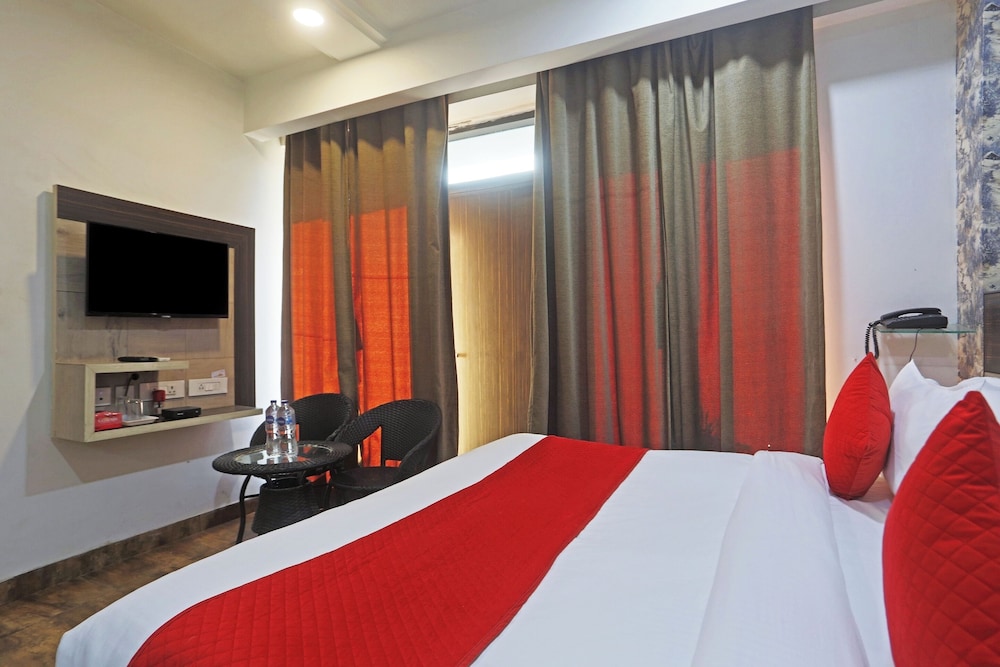 Hotel Aerostar Gold Near Yashobhoomi