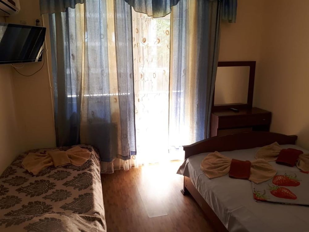 Oganes Guesthouse