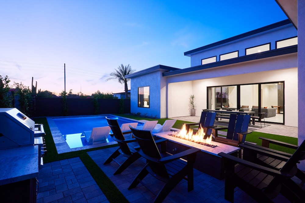Luxe - Solstice Retreat - Heated Pools - 2 Homes