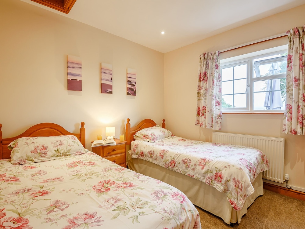 2 Black Horse Cottages view 3