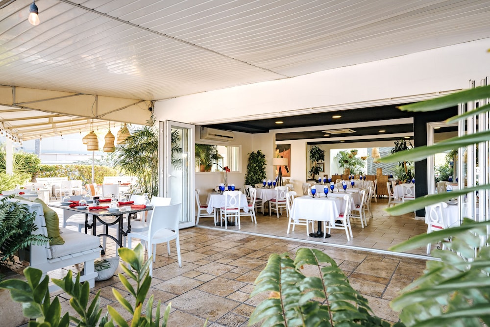 Playa Linda Beach Resort - Property Image 18