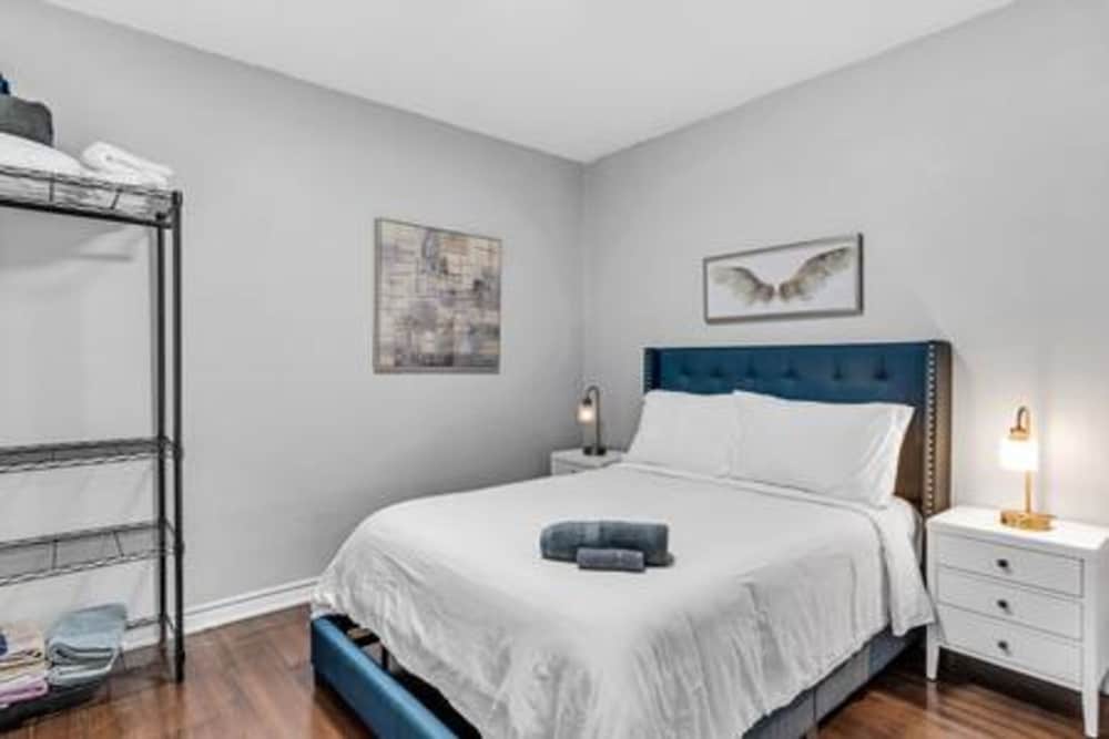 427 NE 107th Studio 6BR 3BA 7 Beds Pool Parking 2 Kitchen