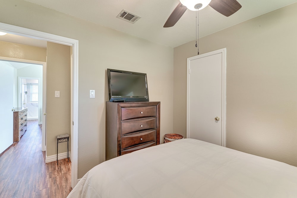 Pet-friendly Family Home 3 Mi to Lake Lewisville