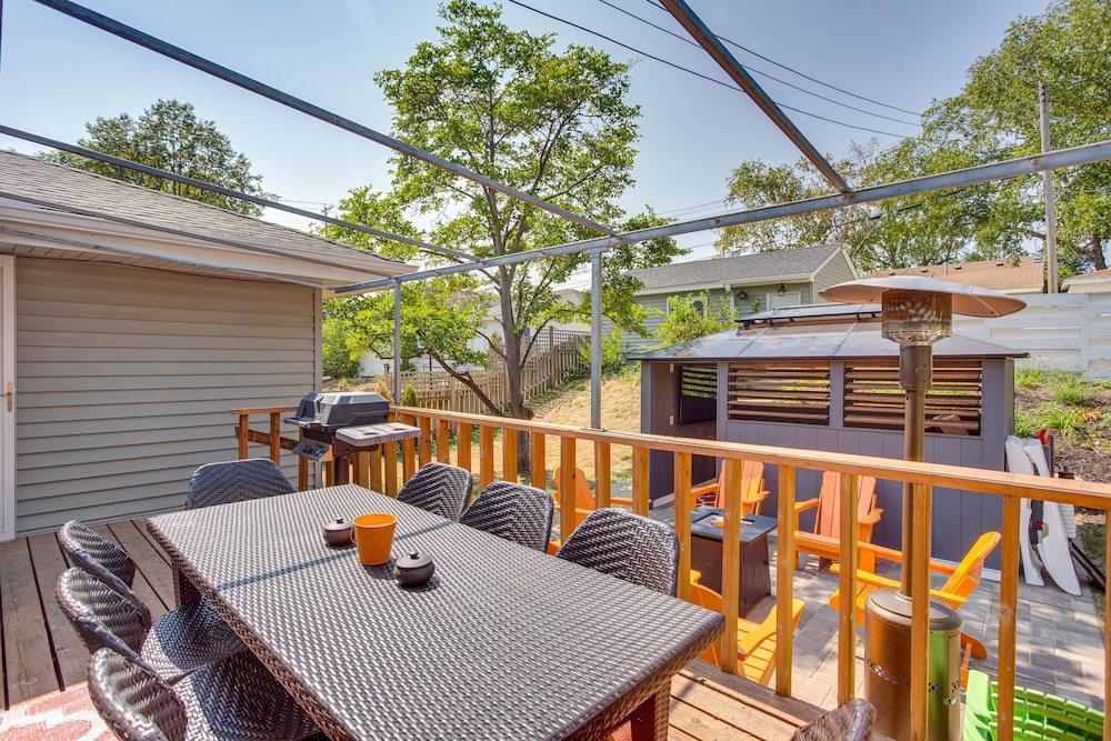 Pet-friendly Minneapolis Home ~ 8 Mi to Downtown!