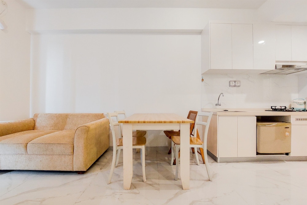 Comfortable 2BR at Sky House BSD Apartment