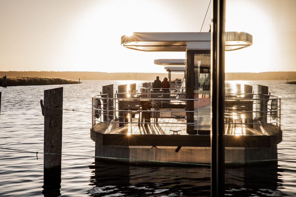 Modern Houseboat for 4 Guests
