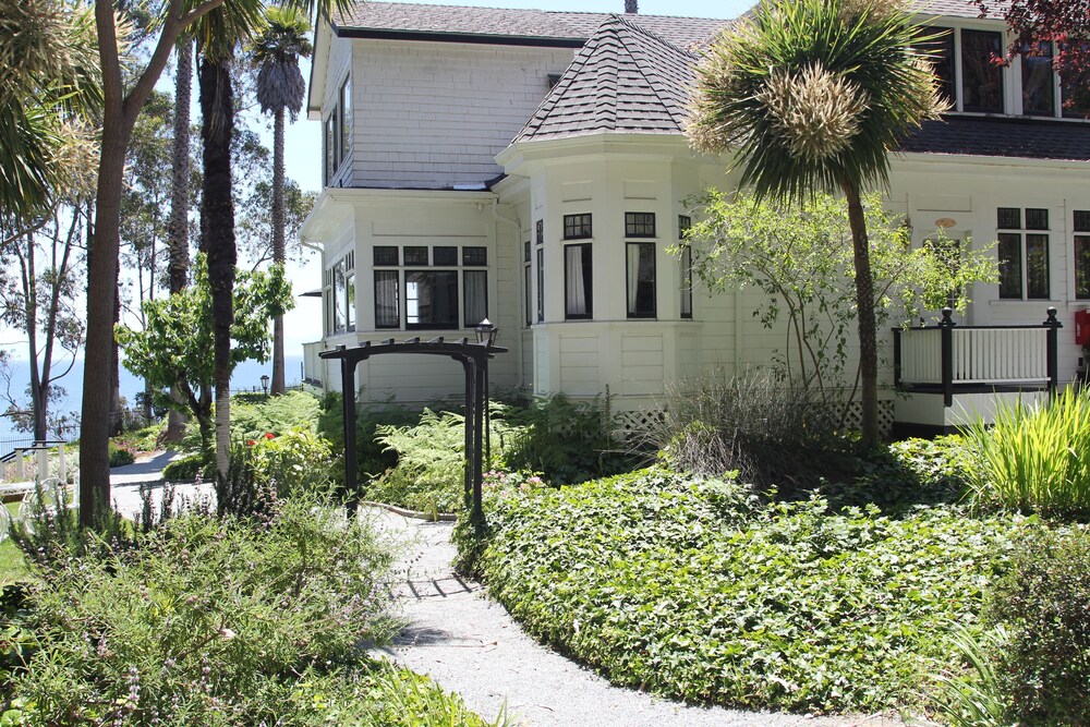 Monarch Cove Inn