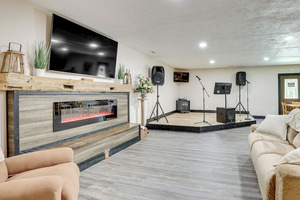 6 Mi to Main Street: Dog-friendly Home in Dover!