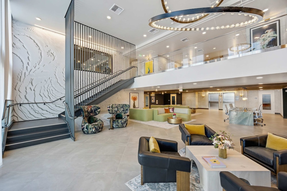 Luxury 2BR Hollywood Pool View by Oneluxstay