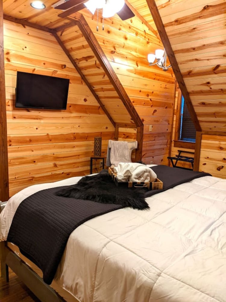 Stone Mountain Lodge Luxurious Rustic Retreat