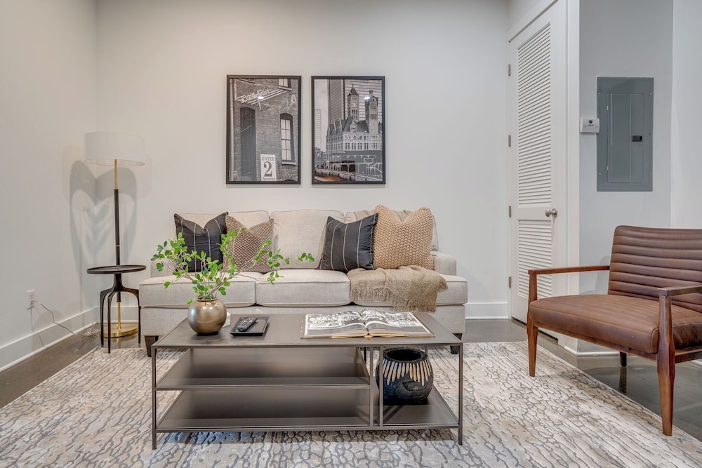 Lofts At 30th - Urban Lodge - Mins to Broadway!