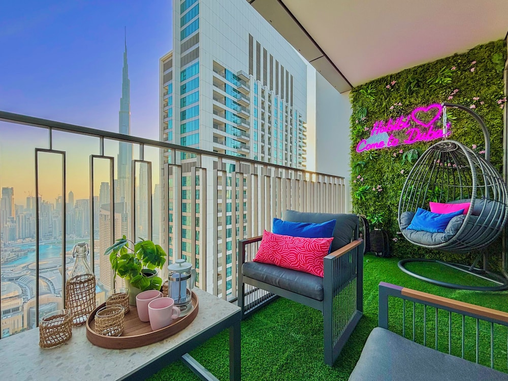 DVH Luxe Retreat 4BR Burj View Apartment