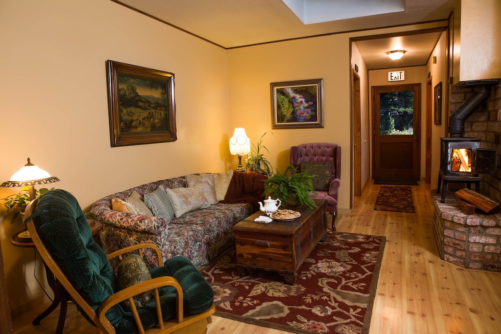 Country Inn Bed and Breakfast view 2
