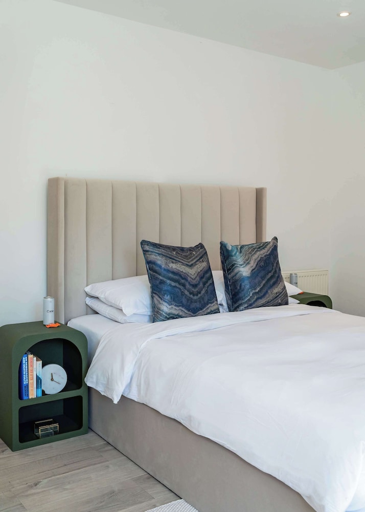 Lords Living -3 bed in Regents Park With Terrace