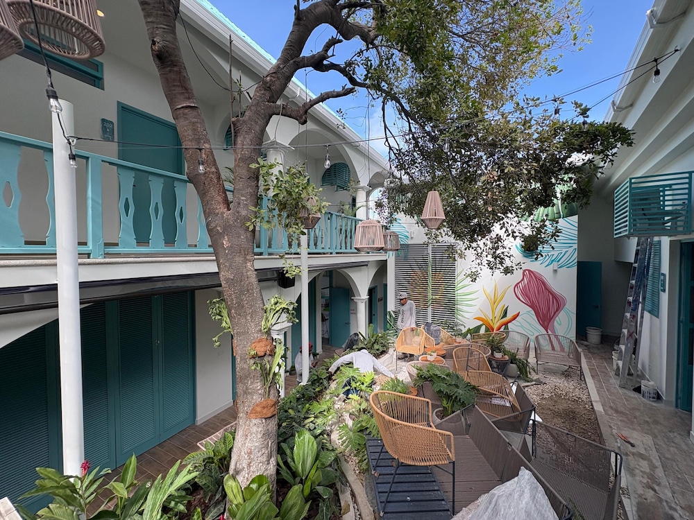 Adra Hostel Peten