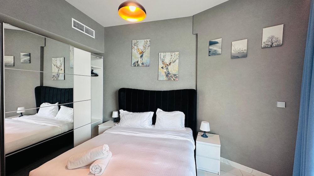 Premium 2 Bed Millennium Apartment