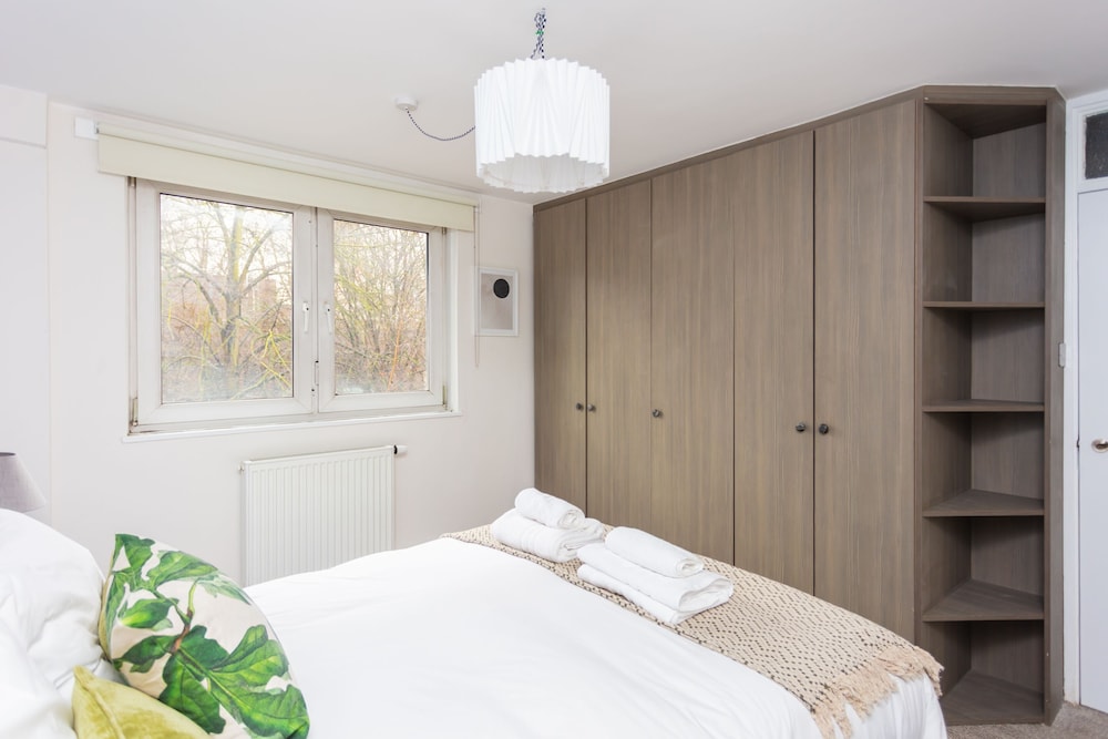 Spacious Central 3 Bedroom Apartment in Old Street
