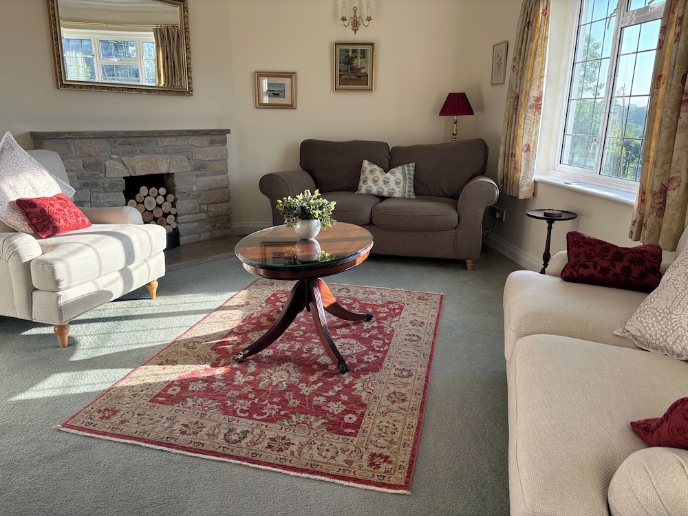Thatched Cottage - Sleeps 6 With Countryside Views