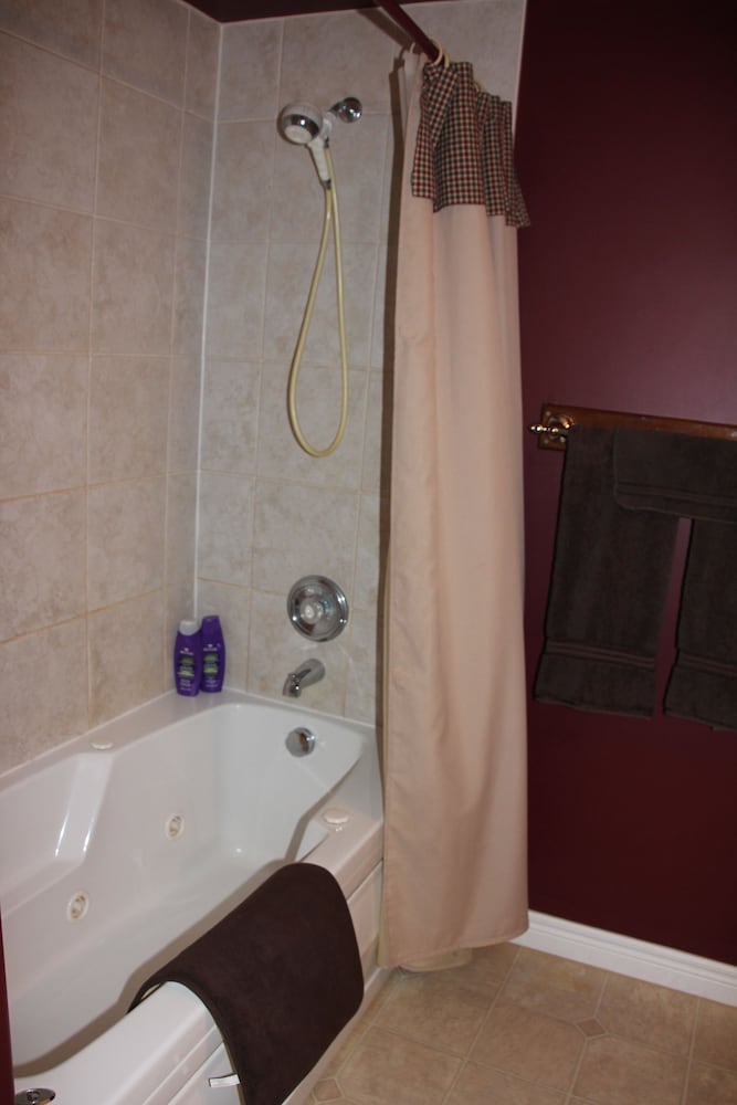 Golden Pathways Retreat and B&B