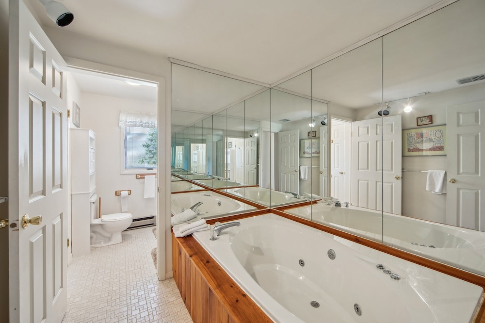 11D - Spacious & Family-Friendly Getaway 3 Bedroom Townhouse by The Summit at Gore Mountain