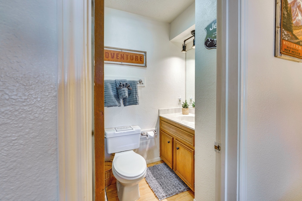 Hike, Bike & Ski: Red River Condo w/ Spa Access