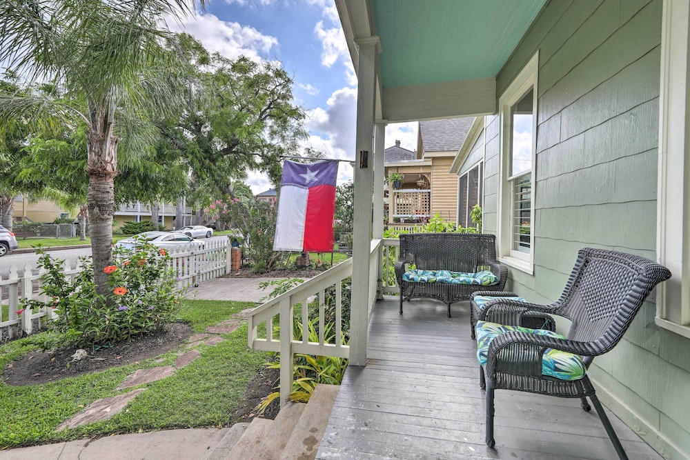 Historic Galveston Hideaway, Walk to the Beach!