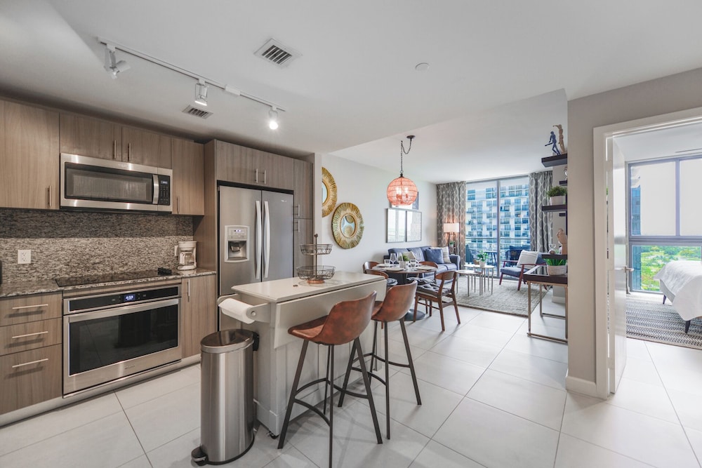 Downtown Doral Condo w-Free Parking