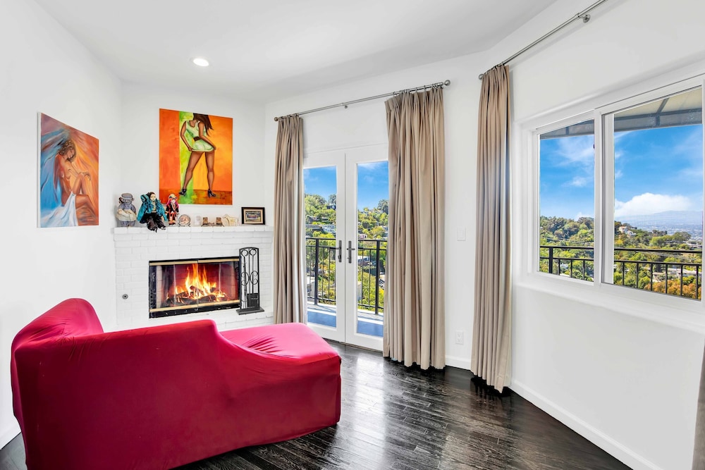 Pacific View by Avantstay Original Artist's Home