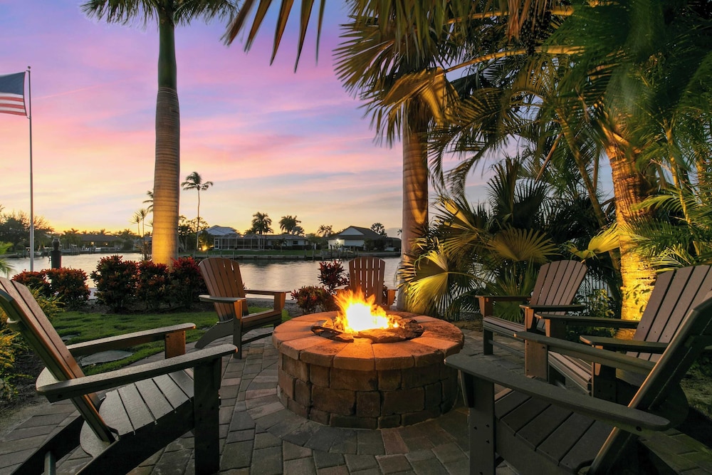 Marco Polo by Avantstay Waterfront 5bdr, Pool, Spa, Fire Pit, Walk to Beach