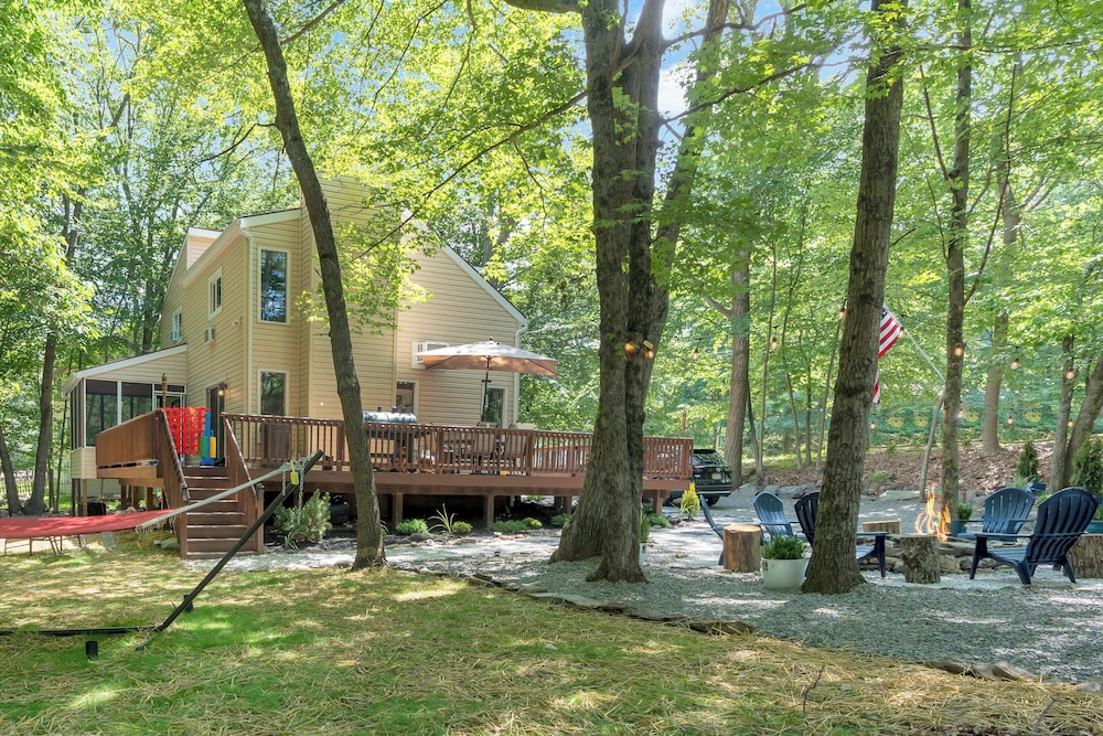 Grill & Games: Family Home in East Stroudsburg!