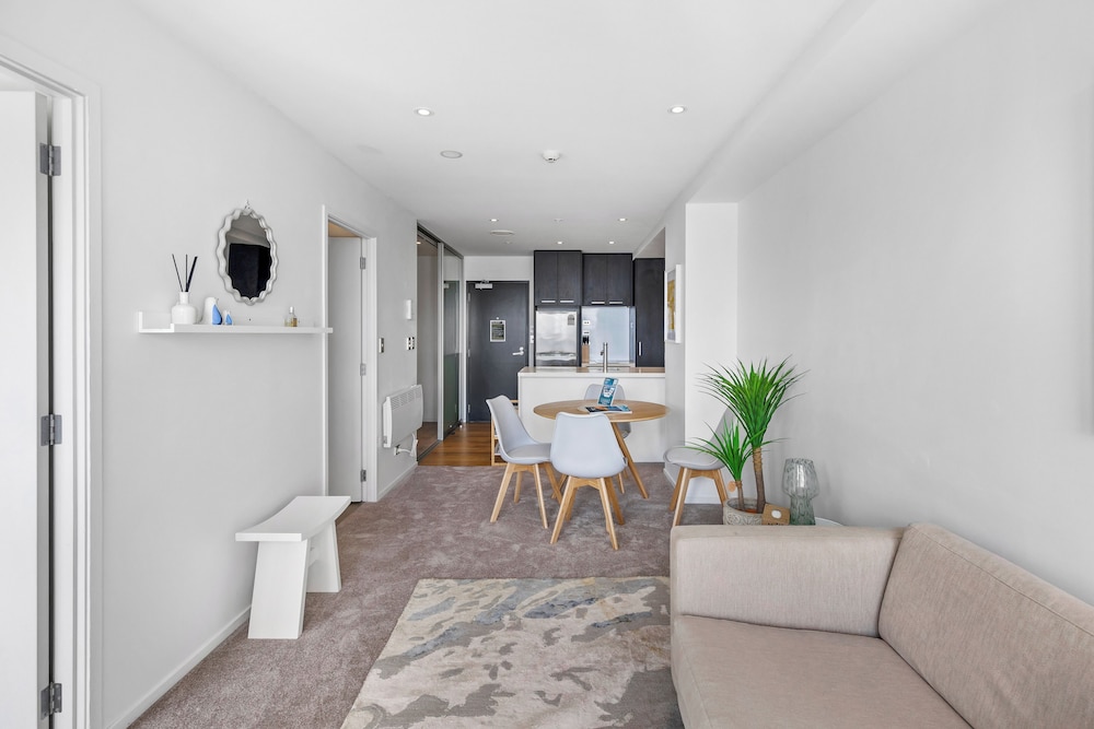 Queen St Stay, Pool,Gym,Tower Views | Zodiak Stays