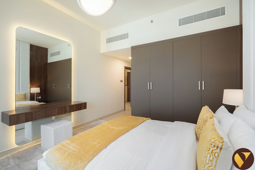 Jeewar JVC near Circle Mall Pool Gym