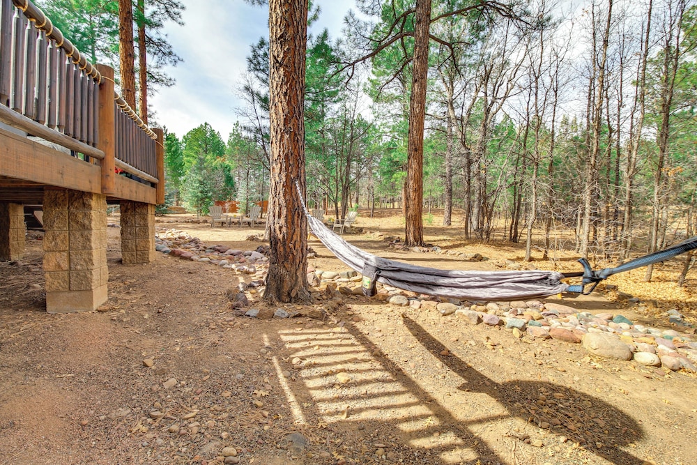 Outdoor Oasis: Family-friendly Cabin in Show Low!
