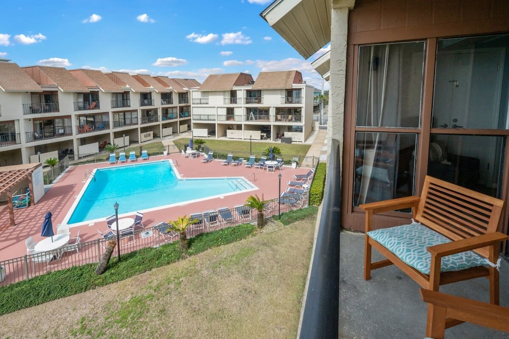 Gulfside Townhome 32 Beachfront Townhouse w Pool view 5