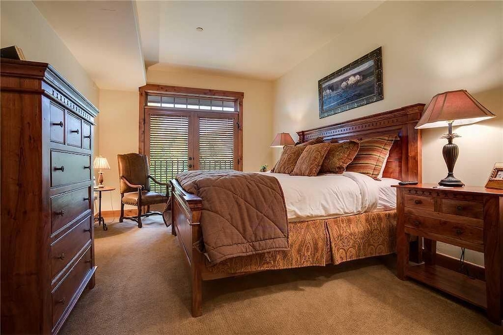 5305 Emerald Lodge, Trappeur's Crossing Apartment 4