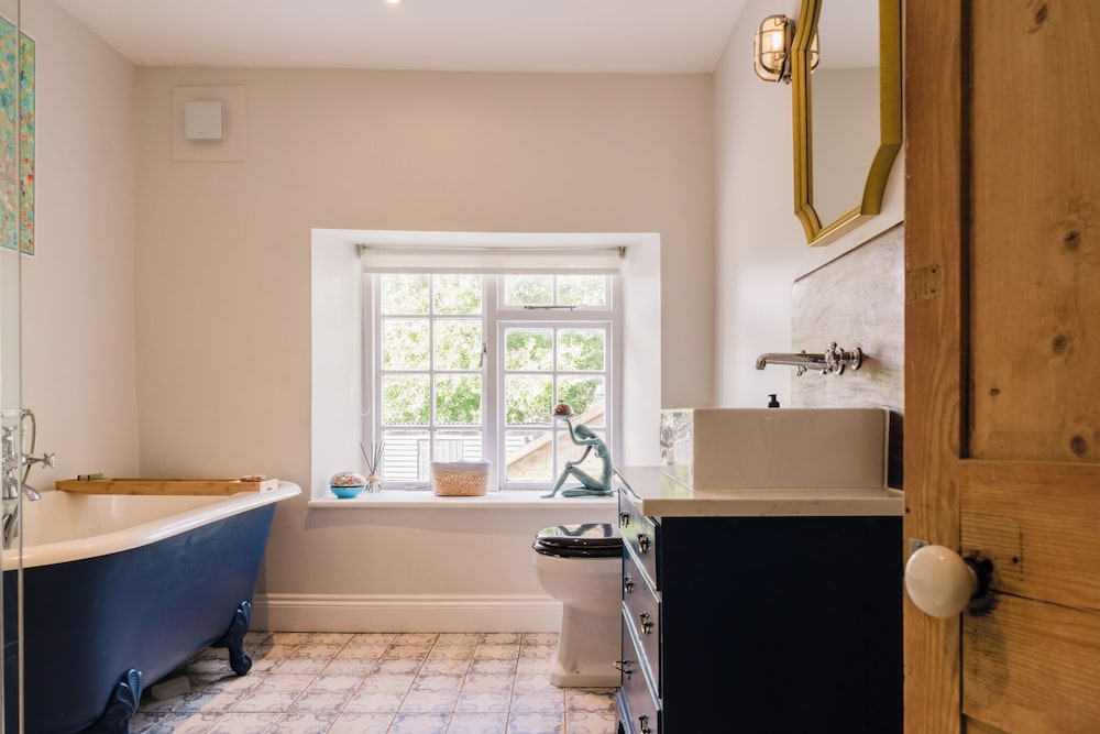 Historic 3 BD Cottage in the Cotswolds
