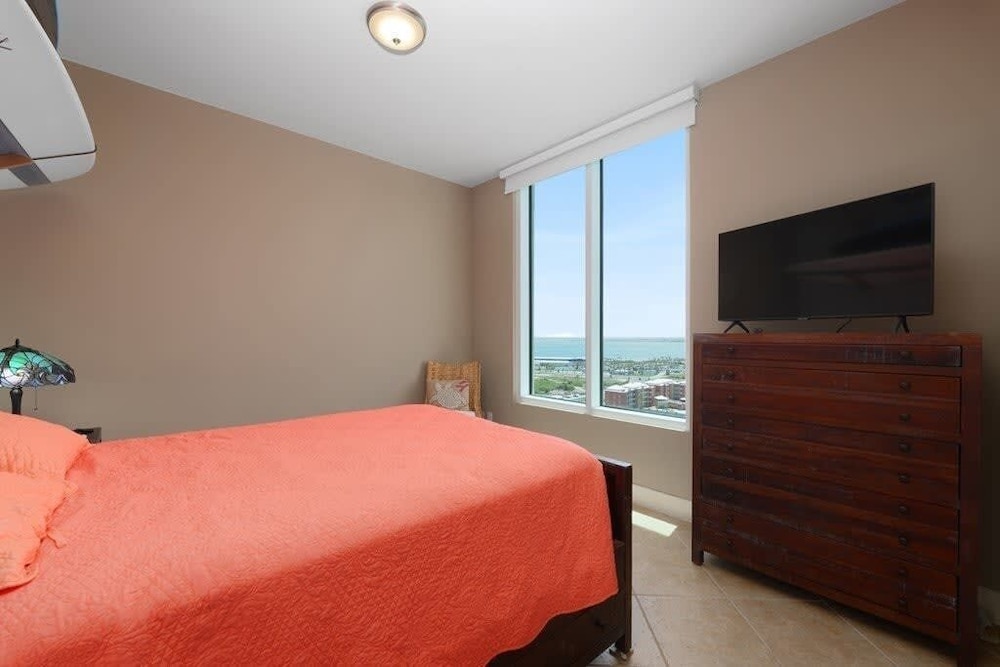 Stunning 17th Floor Spacex Direct Views Luxe 3 Bedroom Apts