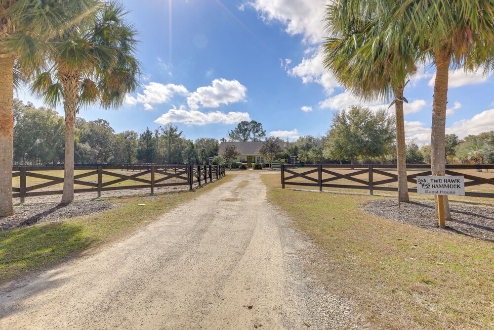 Nature Coast Farmhouse w/ Screened-in Porch!