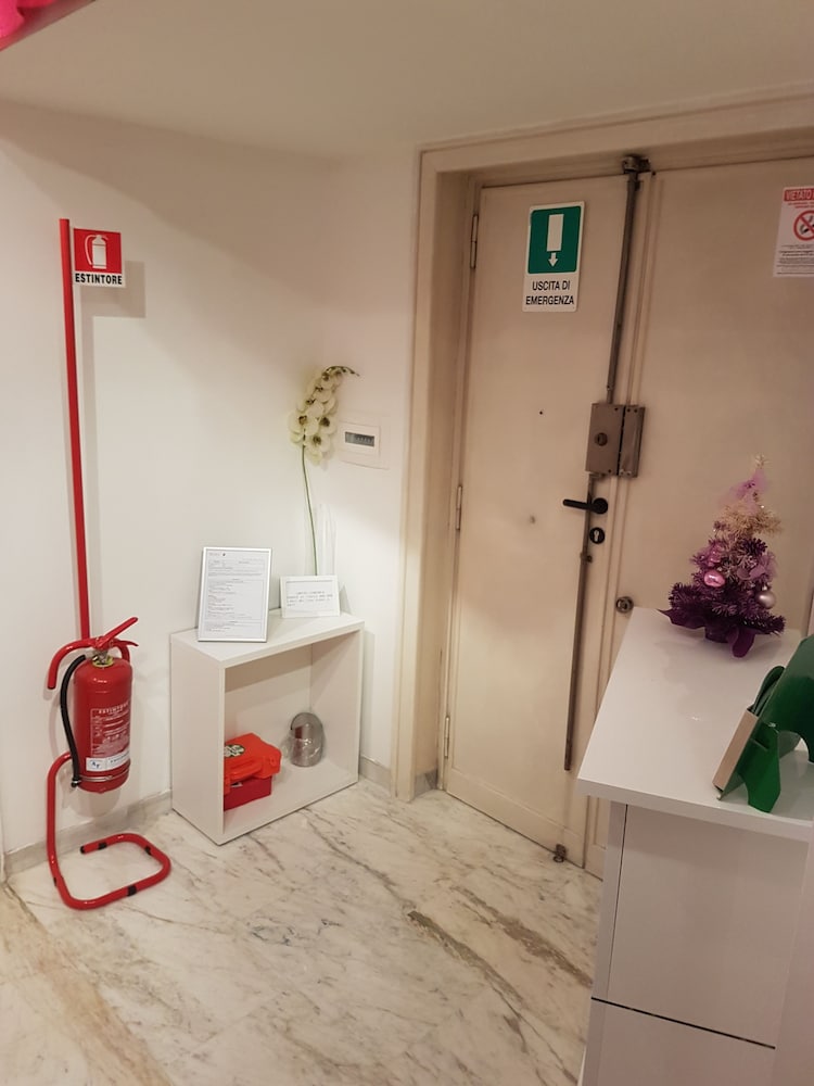 Chain Vatican Suites