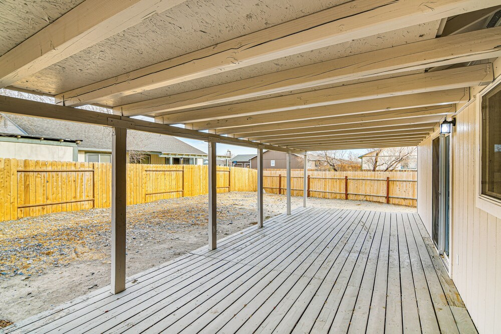 1 Mi to Pioneer Crossing Casino: Fernley Retreat!