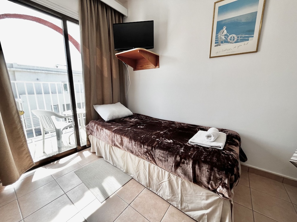 79 AN - Stay Nissi Chrysland Studio 215