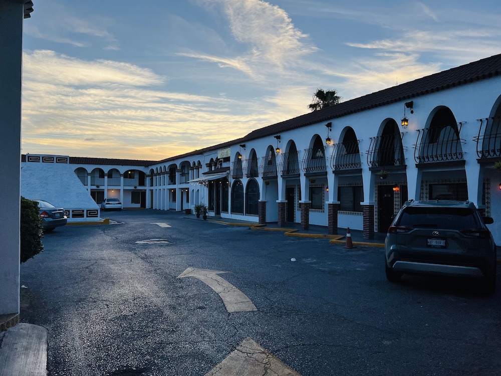 Nuevo Laredo Vacations - Hotel  Suites Hacienda Santa Maria - Property Image 6