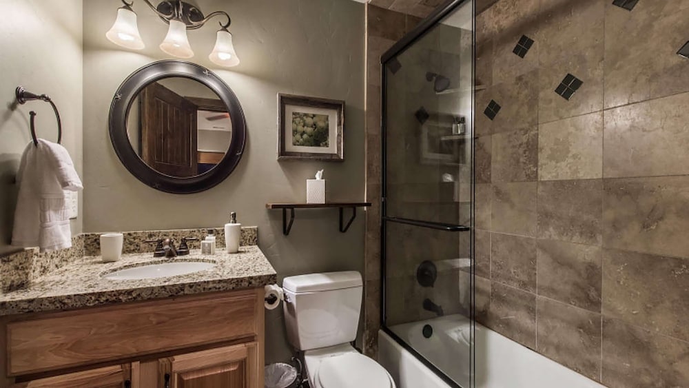 Red Hawk by Avantstay Charming Cabin w Theatre Spa 5mins to Deer Valley Mtn