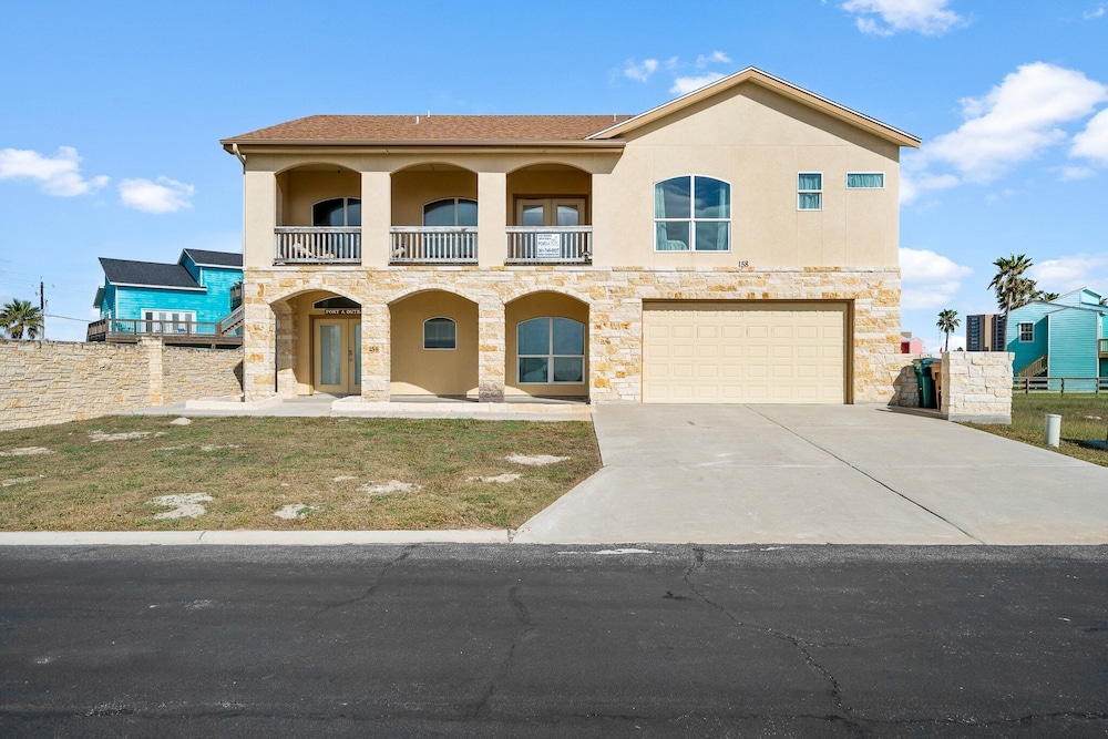 Huge Vacation Home! Community Boardwalk to the Beach