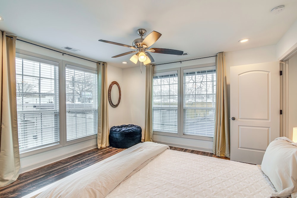 Walk to Eats: Midtown Memphis Home w/ Patio!