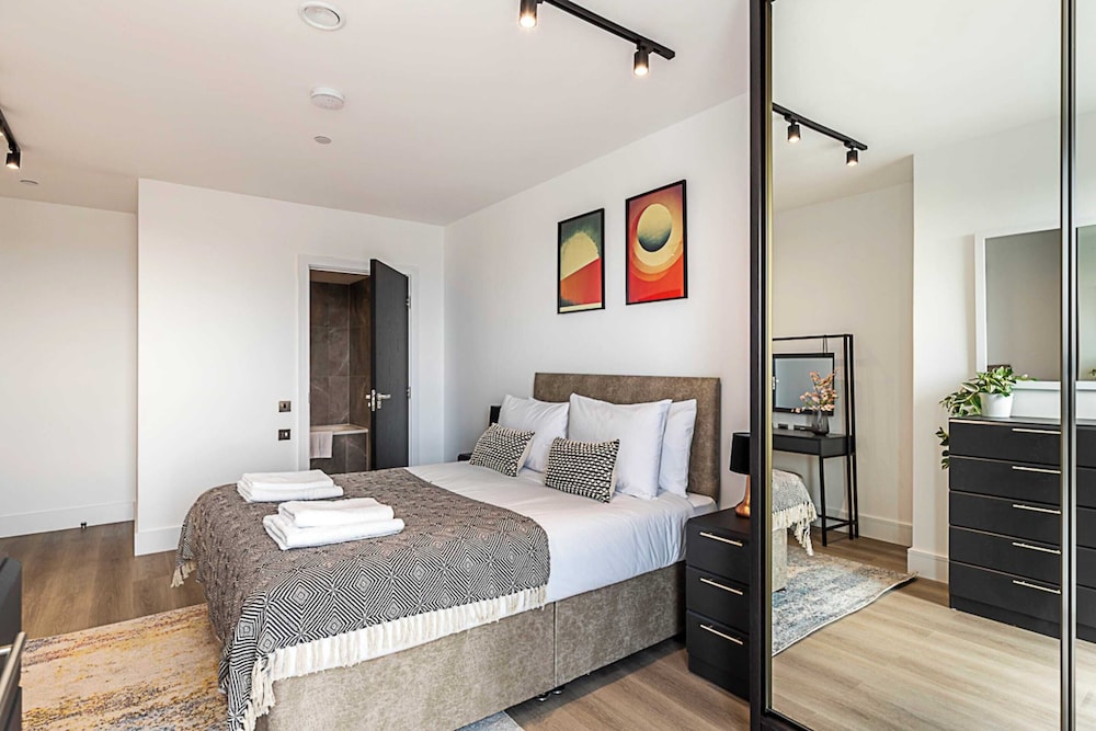 Contemporary Two Bedroom Apartment