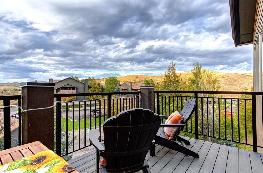 KBM Resorts Crestview Condos Spacious Condo Near Olympic Park With gas Fireplace, Year-round Pool, hot Tub, City Wide Shuttle Access. Cvc-308b