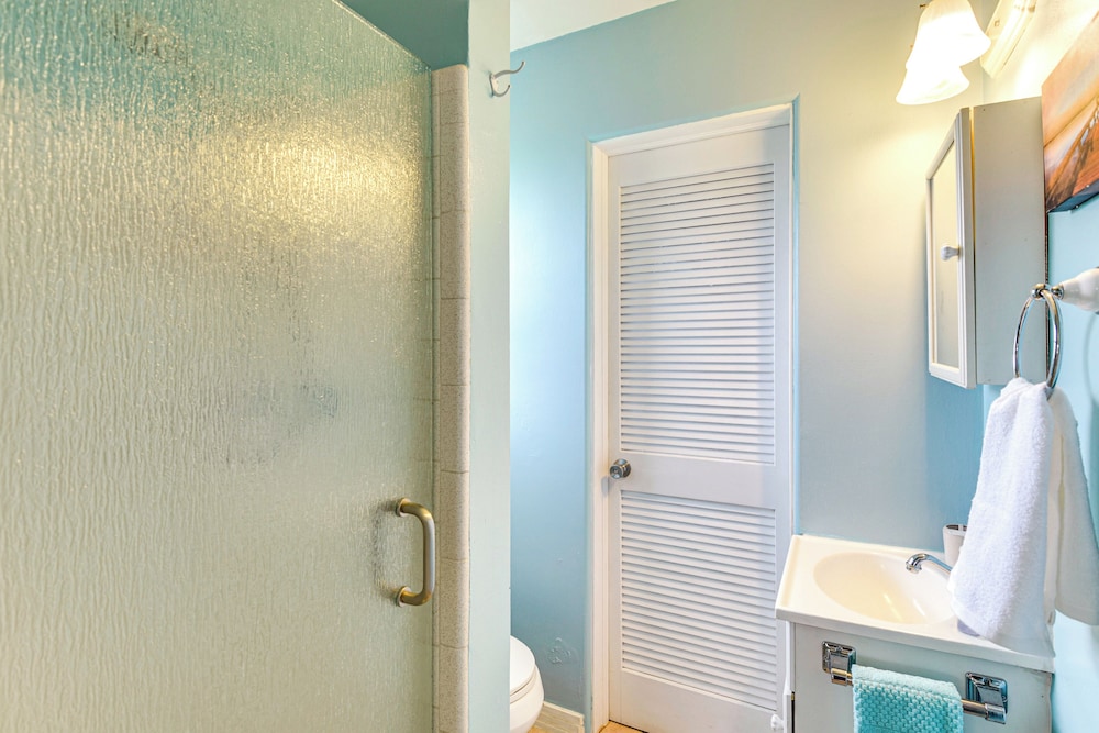 Walk to Shore + Pier: Family Home in Ormond Beach